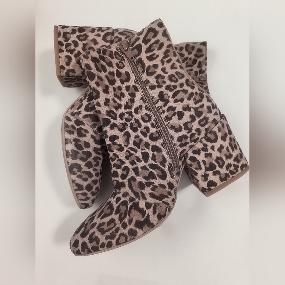 New Animal Print Heel Boots / Size 7 - Picture 1 of 8